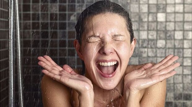 Contrastdouche om de borstomvang te vergroten