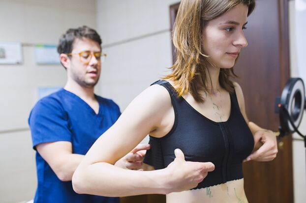 Het dragen van compressiekleding na een borstvergroting met hyaluronzuur